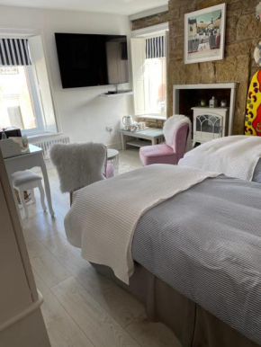 Coastal Joy - Family and friends bedrooms